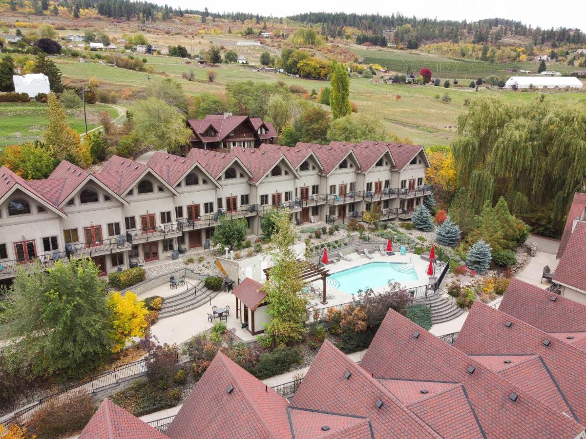The Castle At Swan Lake Vernon Exterior foto